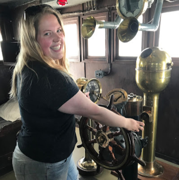 Meet your Posher, Gillian - Picture 1 of 1